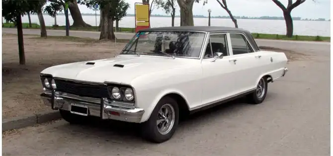 Weißer Oldtimer – beispielhaftes Ankaufsfahrzeug in Trebbin